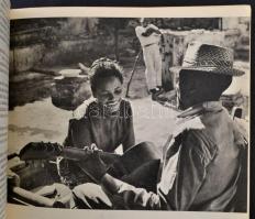 Vegyes fotózással kapcsolatos könyvek és nyomtatványok, 12 db: Gink Károly, Devecseri Gábor: Ithaka!...