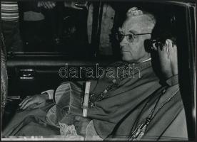 cca 1970 Lékai László (1910-1986) bíboros, esztergomi érsek fotója, 13x18 cm.