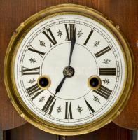 XIX. század vége: Falióra. 8 napos, ingás szerkezettel, rugóhuzamú, öntött ingával. Feles ütős, jó á...