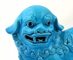 Kínai porcelán oroszlán pár.  Jelzett. Hibátlan / Chinese lion pair. Chinaware, signed. 30x19 cm