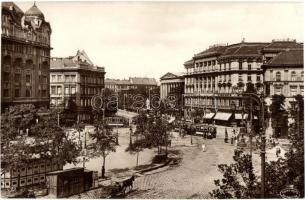 Budapest VIII. Kálvin tér, villamosok (az egyik Elida fürdőszappan reklámmal), gyógyszertár, Fősör Maláta Pezsgő hirdetés