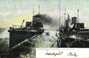Torpedoboots-Division in voller Fahrt / K.u.K. Kriegsmarine, torpedo boats. Th. E. L. Serie 301. (Rb)