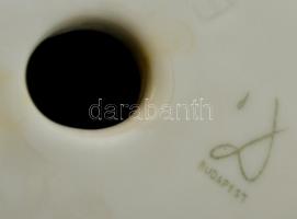 Drasche ülő női akt, fehér mázas, jelzett, hibátlan, m:30 cm