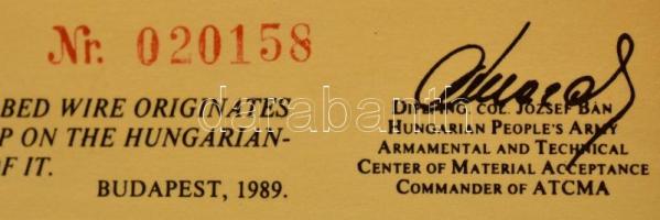 1989 Szögesdrót darab az osztrák-magyar határon húzódó vasfüggönyből (No.020158), 14×5,5 cm, tanúsít...
