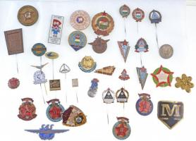 37db-os vegyes jelvény és kitűző tétel, főleg magyarok, közte "MALÉV", "Söripar", "Harc a másodpercekért - A Népért" T:1-2