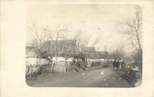 1916 Nyárasdomb (Frigyesfalva), Klenovec; utcakép katonákkal / street view with soldiers, photo