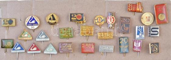 85db-os vegyes, nagyrészt horvát jelvény és kitűző tétel, közte "Labud Zagreb" (6xklf), &q...