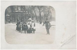1909 Kolozsvár, Cluj; sétatér, korcsolyapálya korcsolyázókkal, Dunky Fivérek cs. és kir. udv. fényképészek fotója / promenade, ice skating pavilion with skaters, photo (EB)