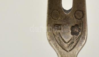 Ezüst(Ag) csigaevő villa, jelzett, h: 11 cm, nettó: 14,3 g