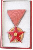 1957. Vörös Csillag Érdemrend aranyozott, zománcozott bronz kitüntetés mellszalagontokban T:1- zománchiba / Hungary 1957. Order of The Red Star gilt, enamelled Br decoration on ribbon, in case C:AU  NMK 611.