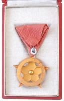 1957. "Vörös Csillag Érdemrend" aranyozott, zománcozott bronz kitüntetés mellszalagontokba...