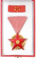 1957. Vörös Csillag Érdemrend aranyozott peremű zománcozott bronz kitüntetés mellszalagon, szalagsávval és miniatűrrel T:1-  / Hungary 1957. Order of The Red Star gilt, enamelled Br decoration on ribbon, with miniature and thin ribbon C:AU  NMK 611.