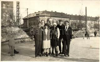 1929 Budapest, jégkorcsolyázók csoportképe, photo (Rb)