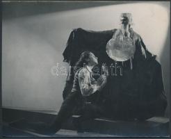 cca 1935 Leichtner Erzsébet pecséttel jelzett vintage fotója Szentpál Olga tánccsoportjának tagjairól, Sz. O. hagyatékából, 11,5x14,5 cm