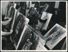 cca 1973 Kazincbarcikai Képzőművészeti Kör, 3 db vintage fotó, 18x24 cm