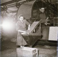 cca 1955 Budafoki Gyufagyár, Kotnyek Antal (1921-1990) fotóriporter 32 db vintage negatív felvétele, 6x6 cm