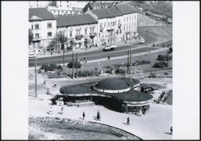 cca 1970 Budapest, Moszkva tér, 2 db vintage negatívról készült mai nagyítás, 18x25 cm