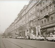 cca 1966 Budapesti városképek, épületfotók, 13 db szabadon felhasználható, vintage negatív, 6x6 cm és 6x9 cm