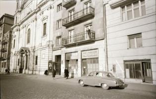 cca 1966 Budapesti városképek, épületfotók, 13 db szabadon felhasználható, vintage negatív, 6x6 cm é...