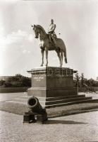 cca 1938 Görgey Arthur lovas szobráról készült, szabadon felhasználható, vintage negatív Kerny István (1879-1963) hagyatékából, 9x6 cm
