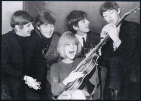 cca 1965 Beatles együttes, Fekete György (1904-1990) budapesti fényképész hagyatékában fellelt 3 db repró negatív mai nagyítása, 13x18 cm