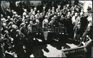 cca 1977 Vasas, a Mecseki Szénbányákban készül 2 db vintage fotó, 11x17,5 cm
