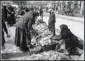cca 1960 Kecskeméti életképek, 4 db vintage negatívról készült mai nagyítás, 13x18 cm és 18x25 cm