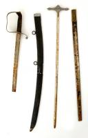 2 db régi kard, megviselt állapotban: az egyik markolata hiányzik, a másik törött pengével