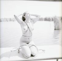 1986 Leány kötéllel (Pákozd), 11 db szolidan erotikus negatív felvétel, 6x6 cm