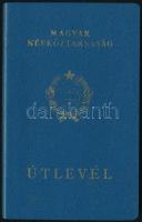 1971 Fényképes magyar útlevél spanyol, olasz, francia bejegyzésekkel, konzuli aláírásokkal, bélyegzésekkel