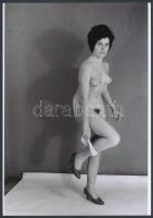 cca 1968 Örök titok, 3 db szolidan erotikus fénykép, vintage negatívokról készült mai nagyítások, 25x18 cm / 3 erotic photos, 25x18 cm