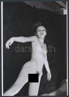 cca 1968 Örök titok, 3 db szolidan erotikus fénykép, vintage negatívokról készült mai nagyítások, 25...