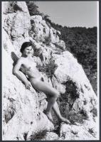 cca 1970 Hegyre fel, 3 db szolidan erotikus fénykép, vintage negatívokról készült mai nagyítások, 25...