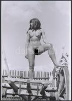 cca 1976 Felnőtt játékok, 3 db szolidan erotikus fénykép, vintage negatívokról készült mai nagyításo...