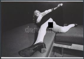 cca 1970 Nászéjszakáról álmodók, 3 db szolidan erotikus fénykép, vintage negatívokról készült mai na...