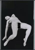 cca 1969 Kifutón, 3 db szolidan erotikus fénykép, vintage negatívokról készült mai nagyítások, 25x18...