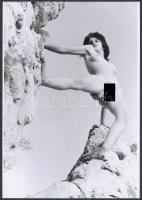 cca 1971 Nézőpont változások, 3 db szolidan erotikus fénykép, vintage negatívokról készült mai nagyí...