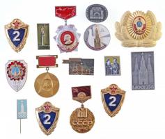 Szovjetunió 15db-os vegyes jelvény és sapkajelvény tétel, közte 1982. "60 éves a Szovjetunió" fém jelvény T:2 Soviet Union 15pcs of various badge and cap badge, including 1982. "60th Anniversary of Soviet Union" metal badge C:XF