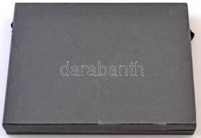 Éremtartó kazetta, kivehető tálcával, összesen 24 férőhellyel. Használt, de jó állapotban