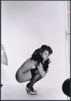 cca 1975 Csak kesztyűs kézzel..., 4 db szolidan erotikus fénykép, vintage negatívokról készült mai n...