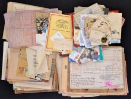 Vegyes nyomtatvány tétel: hirdetések, térképek, köztük okmányok is, érdekes anyag