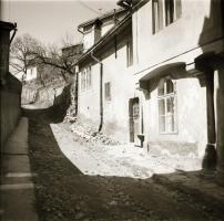 1964 Bónis Katalin: Tátrai út, 28 db vintage negatív egy autóbuszos kirándulásról, 6x6 cm és 9x6 cm