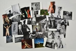 cca 1977 Régen volt történetek egy-egy képben elmesélve, 33 db szolidan erotikus fénykép, vintage negatívokról készült mai nagyítások, 15x10 cm / 33 erotic photos, 15x10 cm
