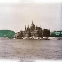 cca 1935 Budapesti városképek, 13 db szabadon felhasználható, vintage üveglemez negatív, + 1 db diap...