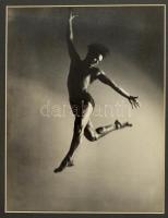 1940 Leichtner Erzsébet aláírt, vintage fotóművészeti alkotása, 28x22 cm, paszpartu 43x35 cm