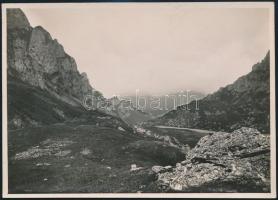 cca 1910 Bucsecs-hegység, Malajesti-völgy, Erdélyi Mór felvétele, hátulján feliratozva, 11,5×16 cm /  cca 1910 Munţii Bucegi, Cabana Mălăieşti, vintage photo, with notes on its back, 11,5×16 cm