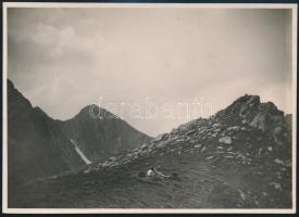 cca 1910 Fogarasi-havasok, a Szombatfalvi-völgy fölött, Erdélyi Mór felvétele, hátulján feliratozva, 11,5×16 cm /  cca 1910 Masivul Făgărasului, above the Valea Sambetei, photograph taken by Mór Erdélyi, vintage photo, with notes on its back, 11,5×16 cm