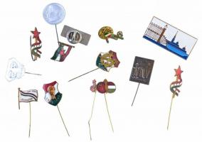 14db-os vegyes, nagyrészt magyar szocialista jelvény és kitűző tétel, közte "BNV 1948" Br kitűző, "MKP" zománcozott kitűző, "Magyar-Szovjet Baráti Társaság" kitűző T:2,2-