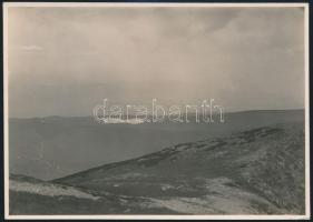 cca 1910 Magas-Tátra, a Csorba-tó az Oszterváról, Erdélyi Mór felvétele, hátulján feliratozva, 11,5×16 cm /  cca 1910 Vysoké Tatry, the Štrbské pleso from the Ostrva, vintage photo, with notes on its back, 11,5×16 cm