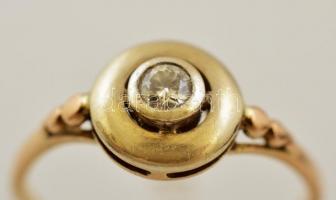 Arany(Au) 14K gyűrű gyémánt kővel, jelzett, méret: 57, bruttó: 2 g